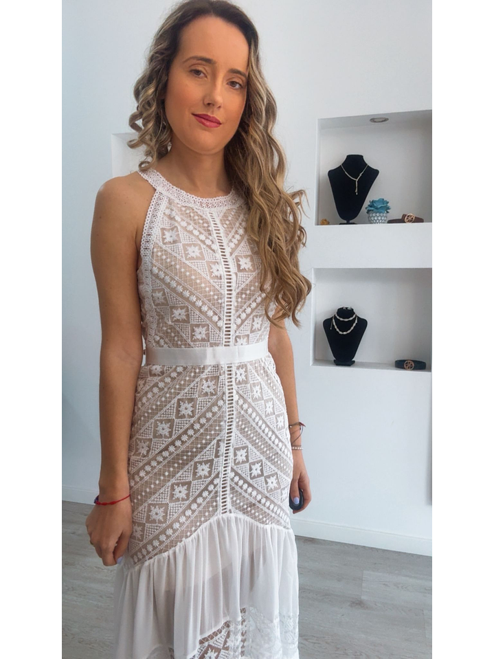 Vestido comprido com detalhes em renda 9