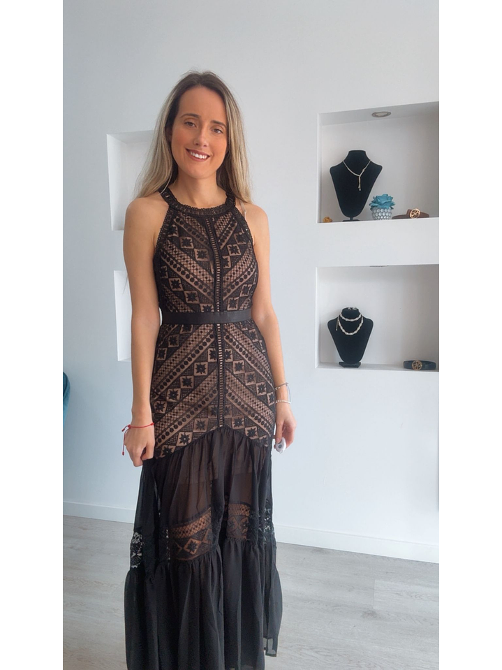 Vestido comprido com detalhes em renda 16