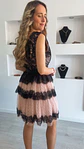 Vestido de folhos com renda preta - vignette 9