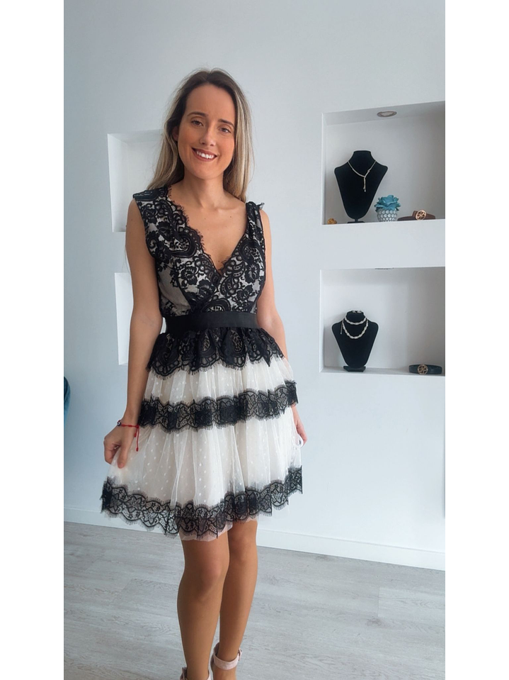 Vestido de folhos com renda preta 4