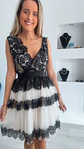 Vestido de folhos com renda preta - vignette 5