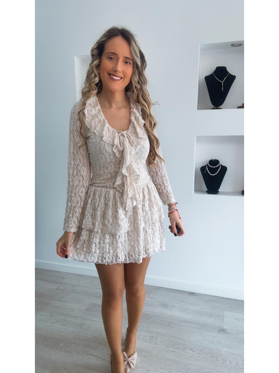 Vestido de folhos em renda - TU 4