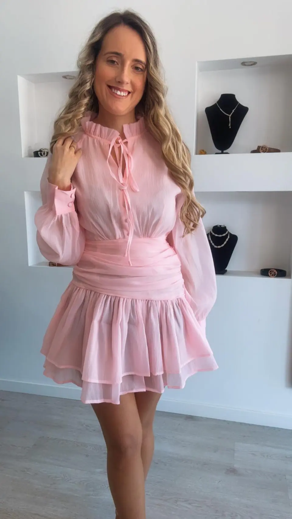 Vestido rosa com folhos e detalhe na cinta 6
