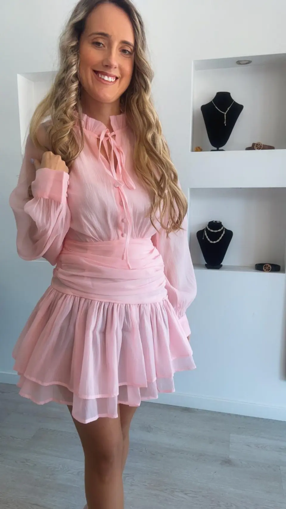 Vestido rosa com folhos e detalhe na cinta 7