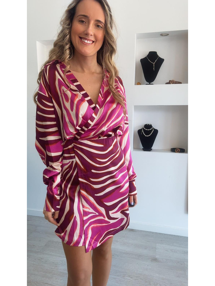 Vestido acetinado em tons de rosa forte 4