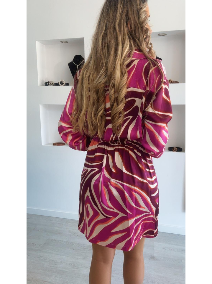 Vestido acetinado em tons de rosa forte 2