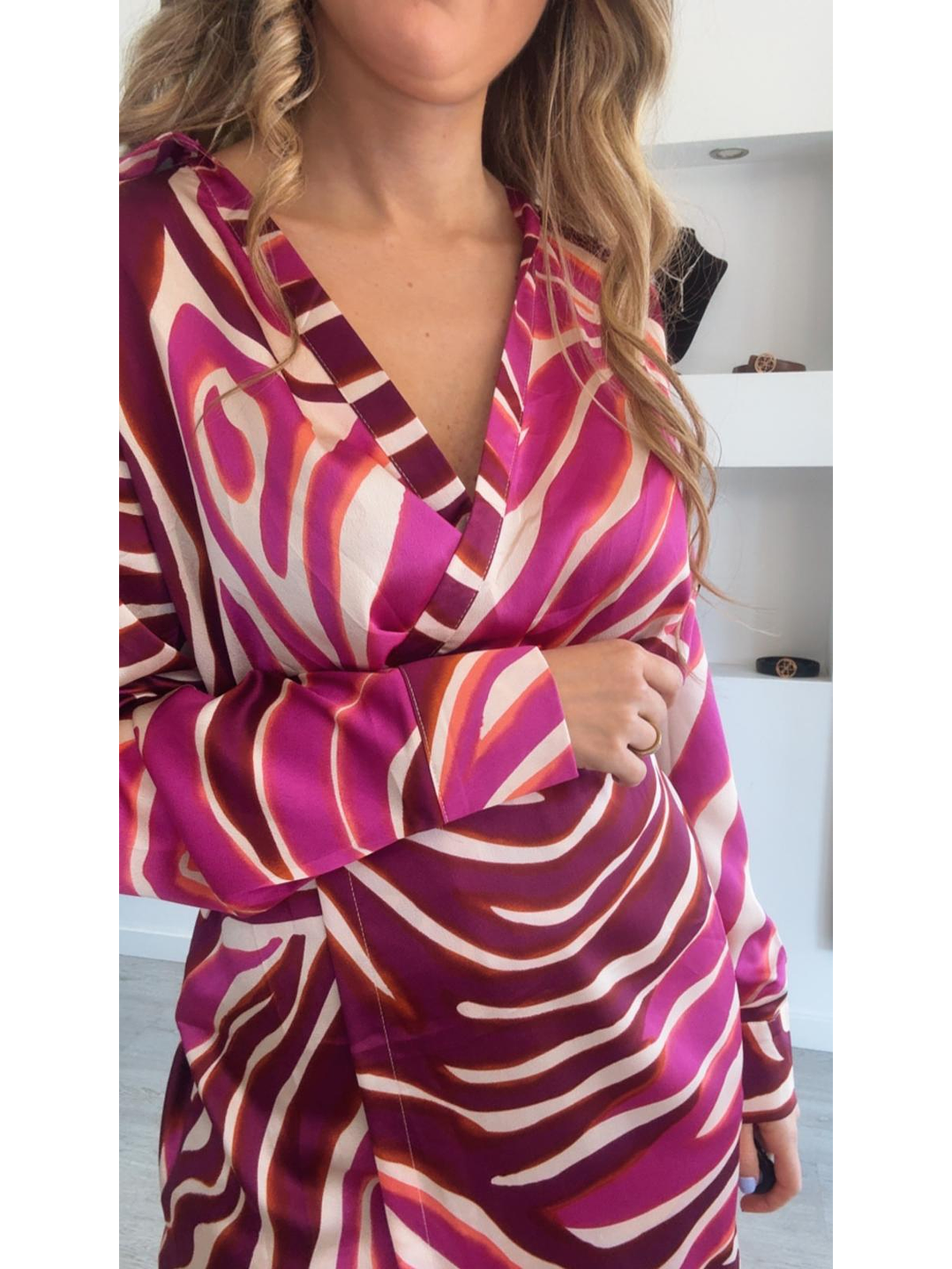 Vestido acetinado em tons de rosa forte 5
