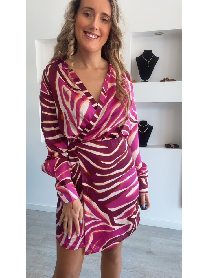 Vestido acetinado em tons de rosa forte 6