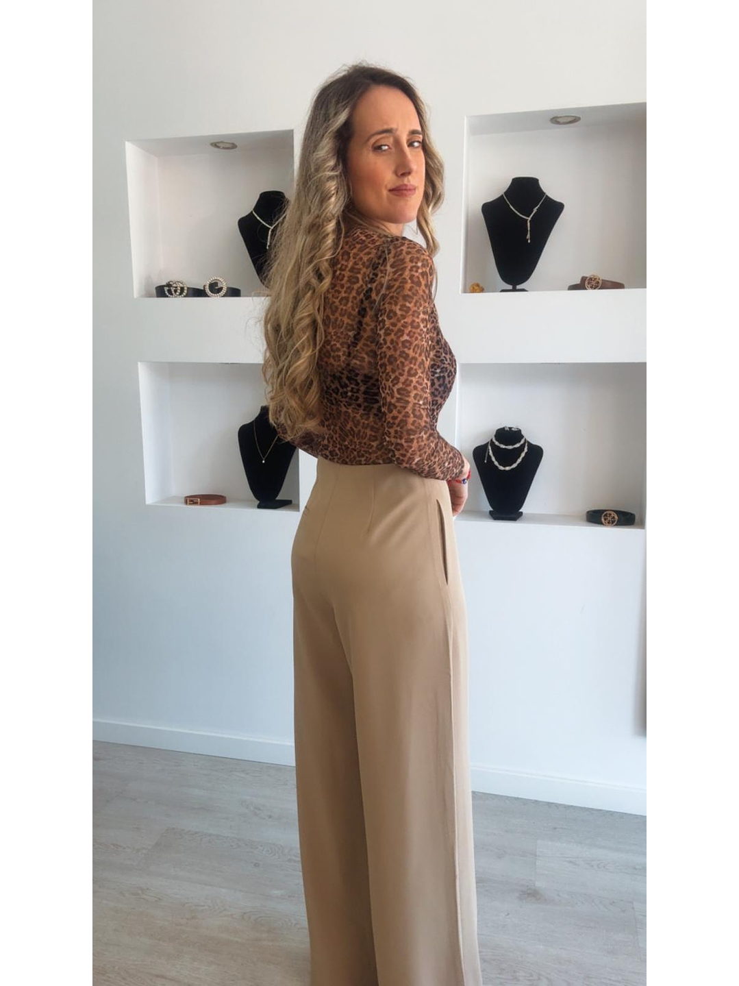 Calça camel de tecido 2
