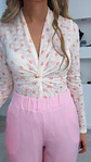 Body com nó e detalhe de flores - Vorschaubild 1