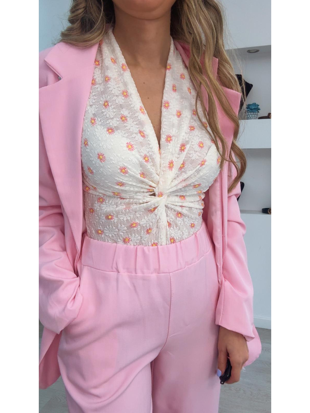 Body com nó e detalhe de flores 2