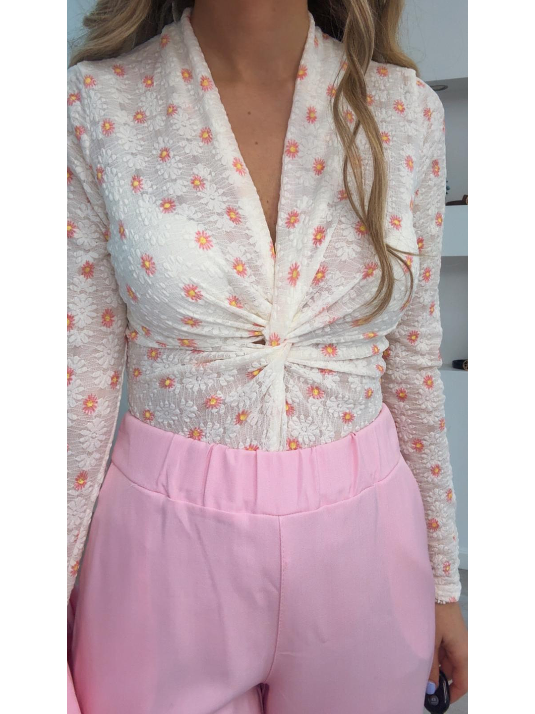 Body com nó e detalhe de flores 3