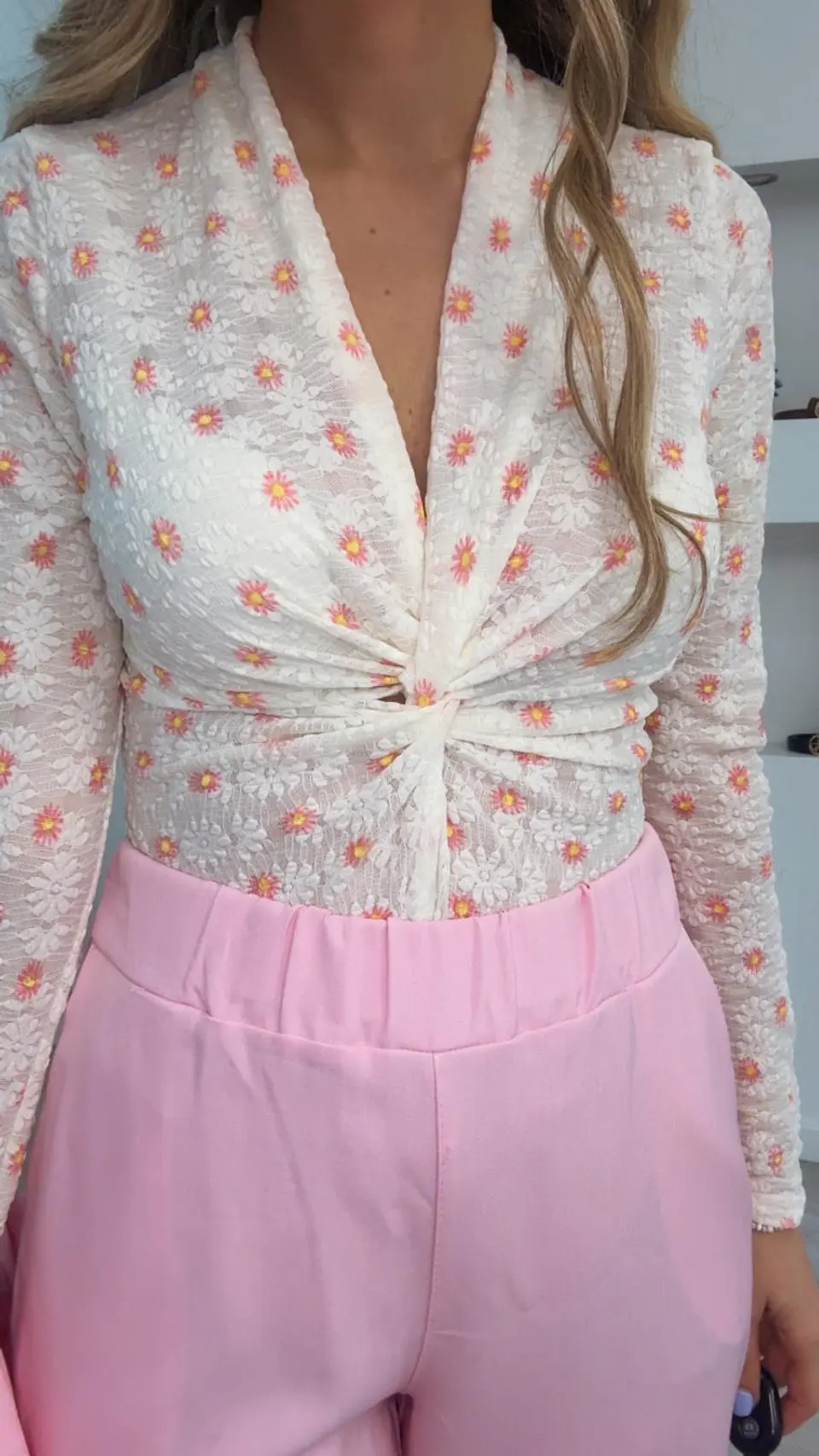 Body com nó e detalhe de flores 3