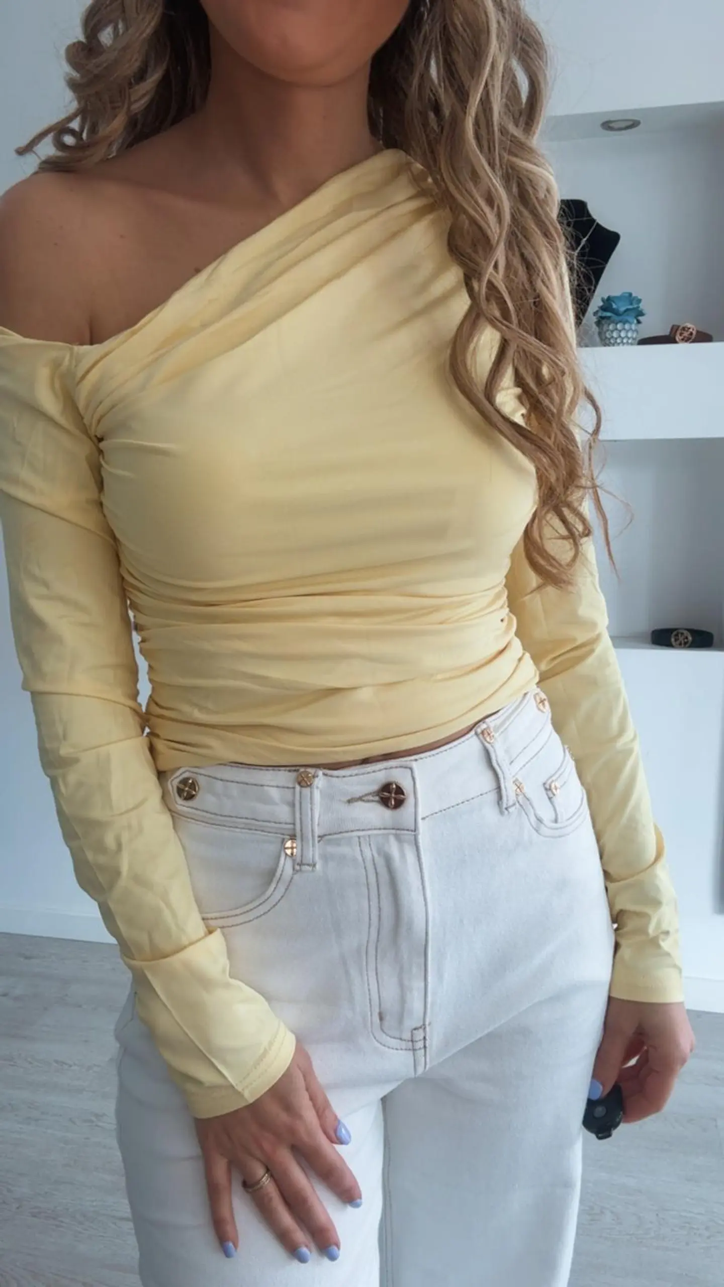 Camisola assimétrica sem ombro 7