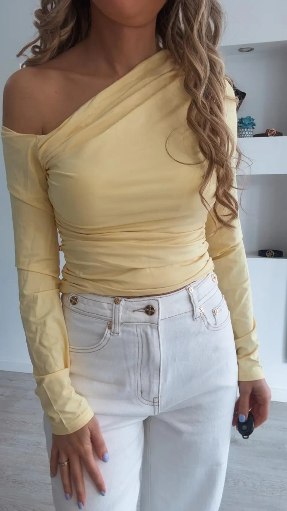 Camisola assimétrica sem ombro 8
