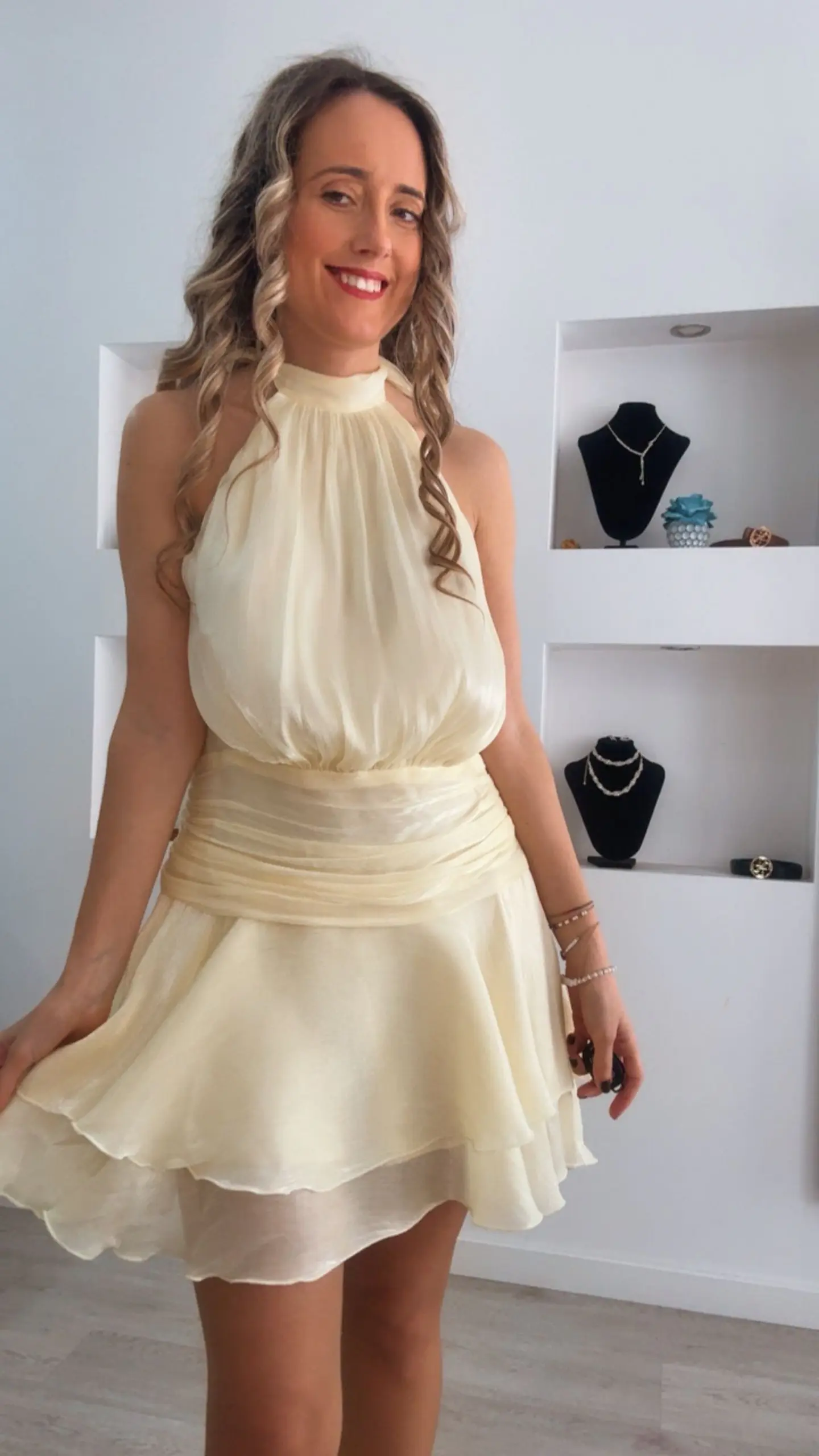 Vestido com calção interior e decote nas costas 3