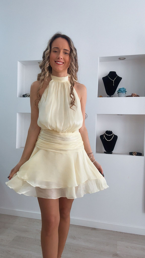 Vestido com calção interior e decote nas costas