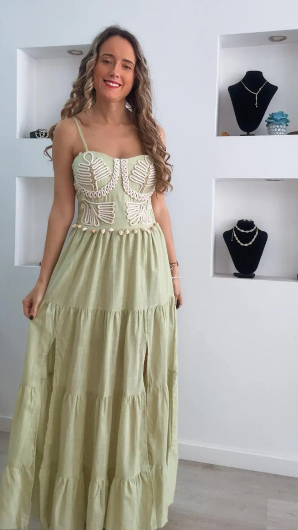 Vestido em linho com racha e conchas na cinta 7