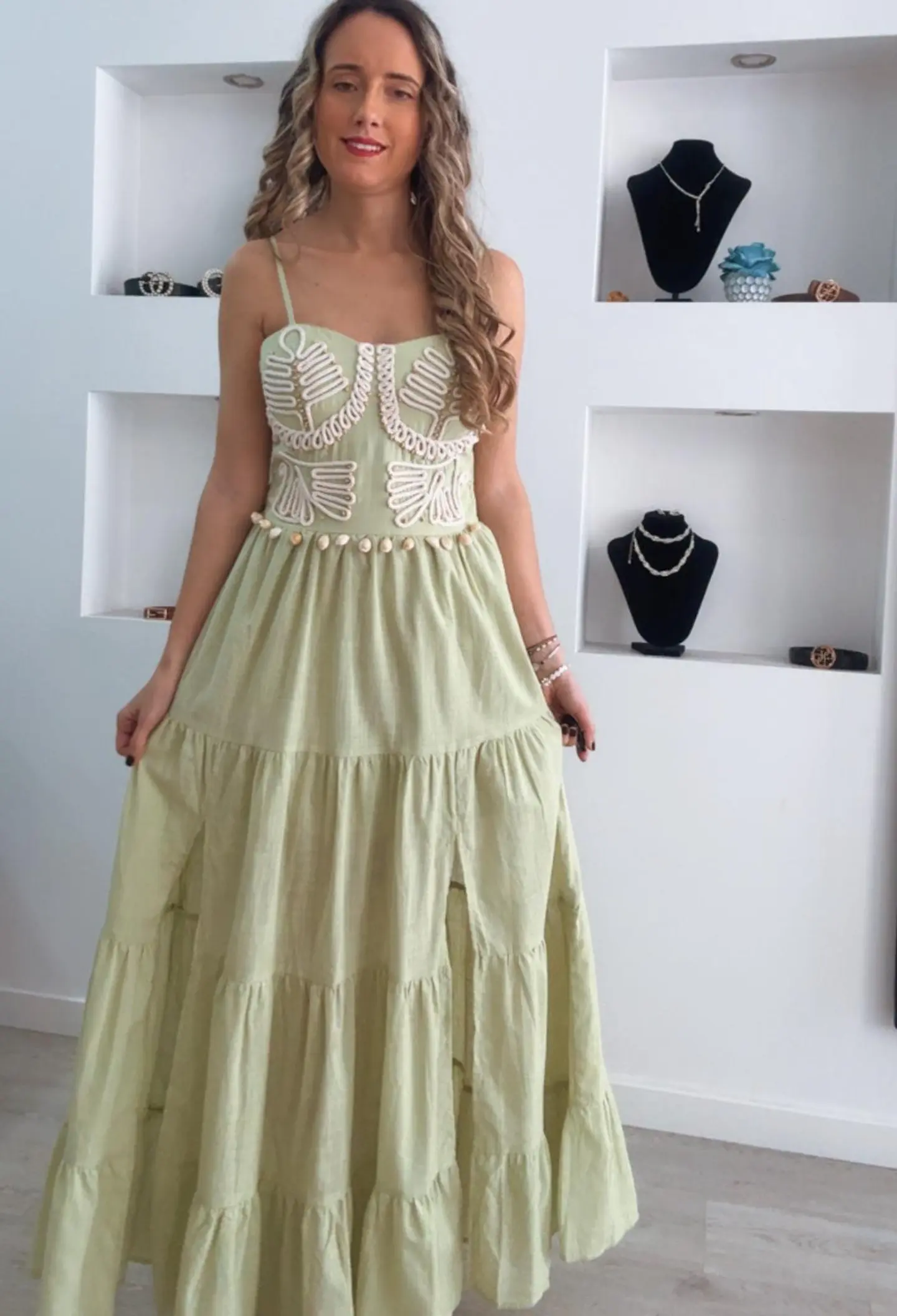 Vestido em linho com racha e conchas na cinta 4