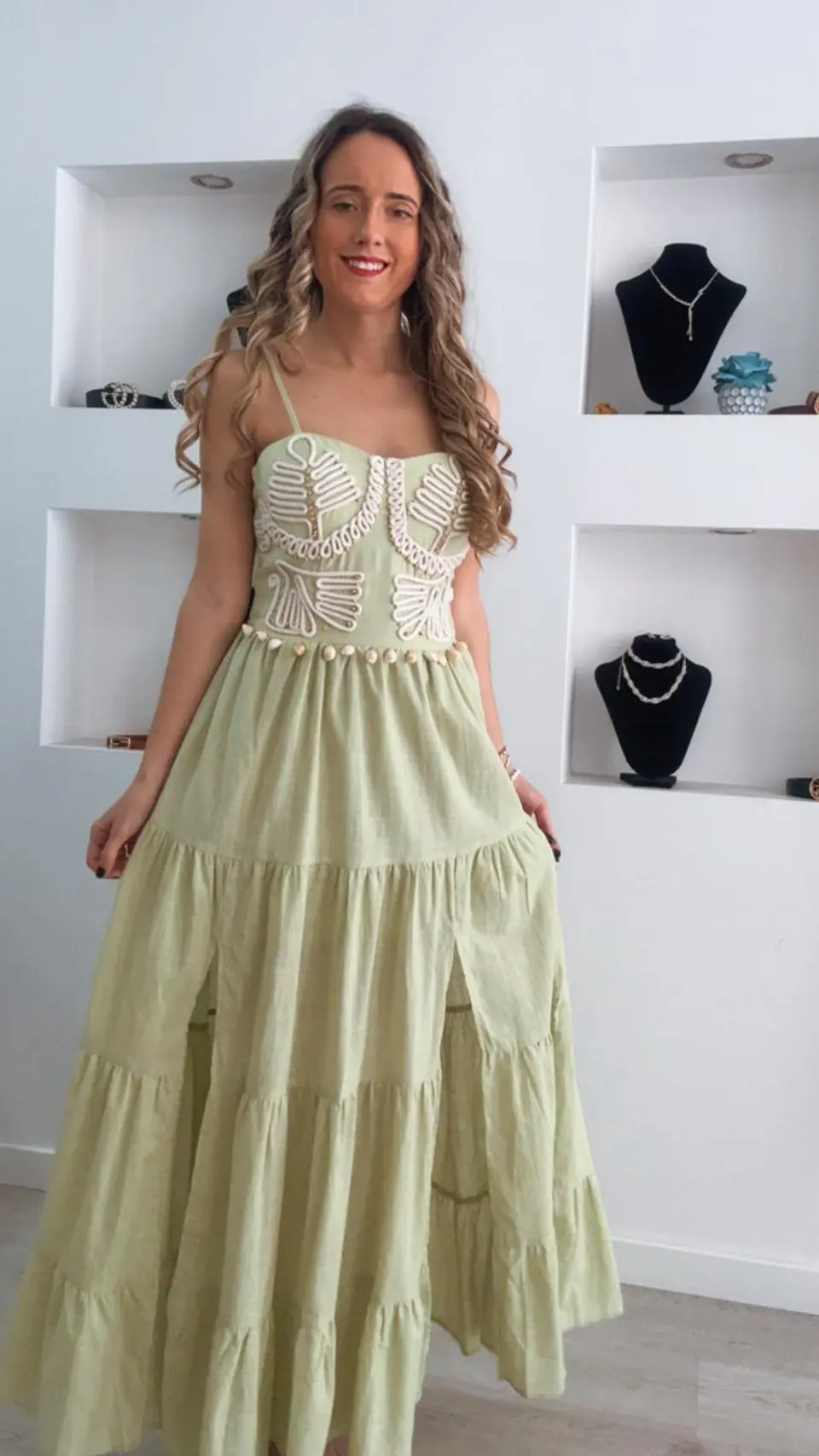 Vestido em linho com racha e conchas na cinta 2