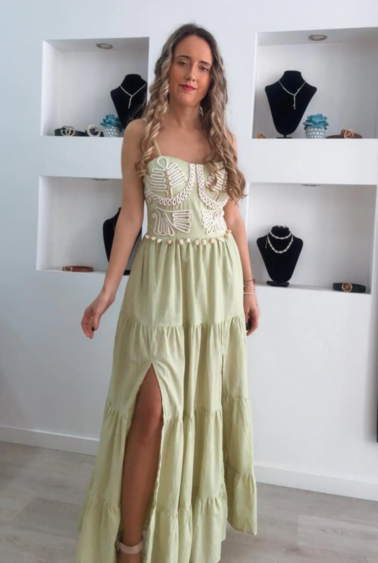 Vestido em linho com racha e conchas na cinta 5