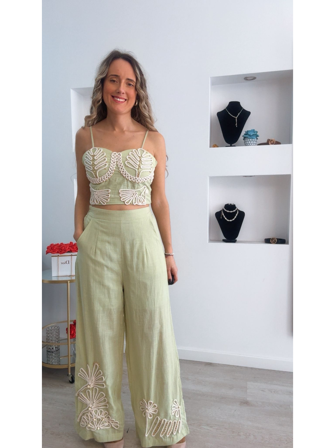 Conjunto top e calça em linho com bordados 1