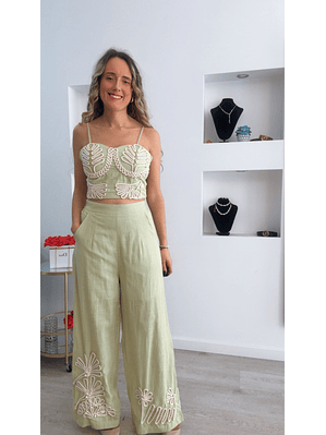 Conjunto top e calça em linho com bordados