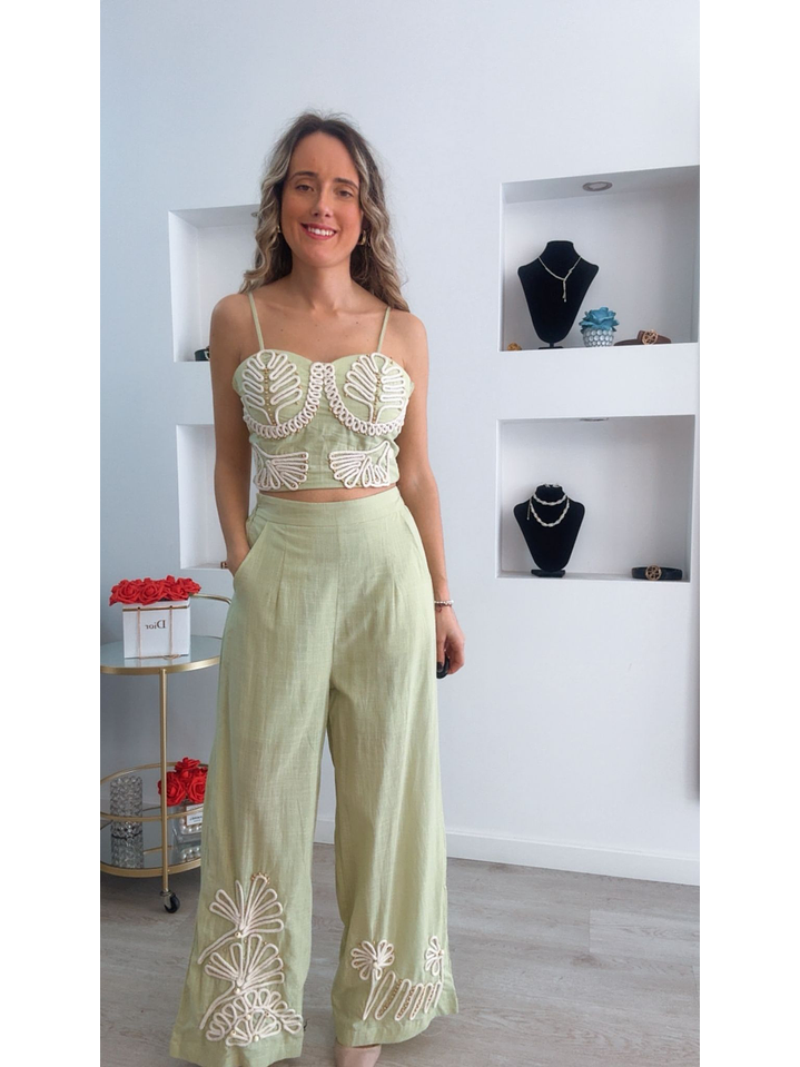 Conjunto top e calça em linho com bordados 5