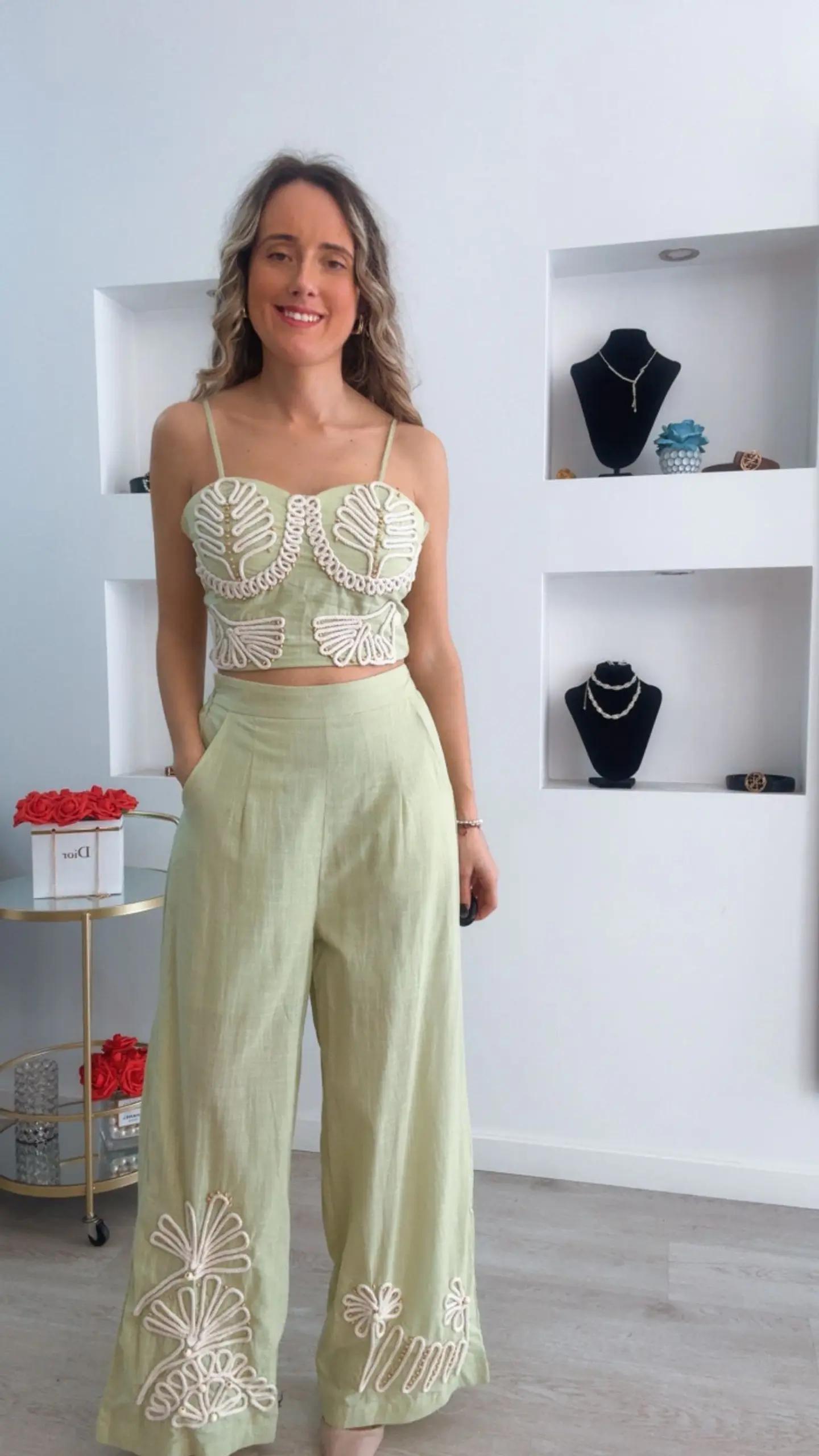 Conjunto top e calça em linho com bordados 5