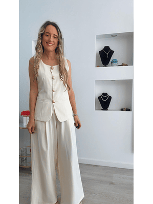 Conjunto colete e calça com detalhe de botões em forma de concha