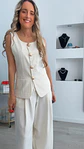 Conjunto colete e calça com detalhe de botões em forma de concha - vignette 7
