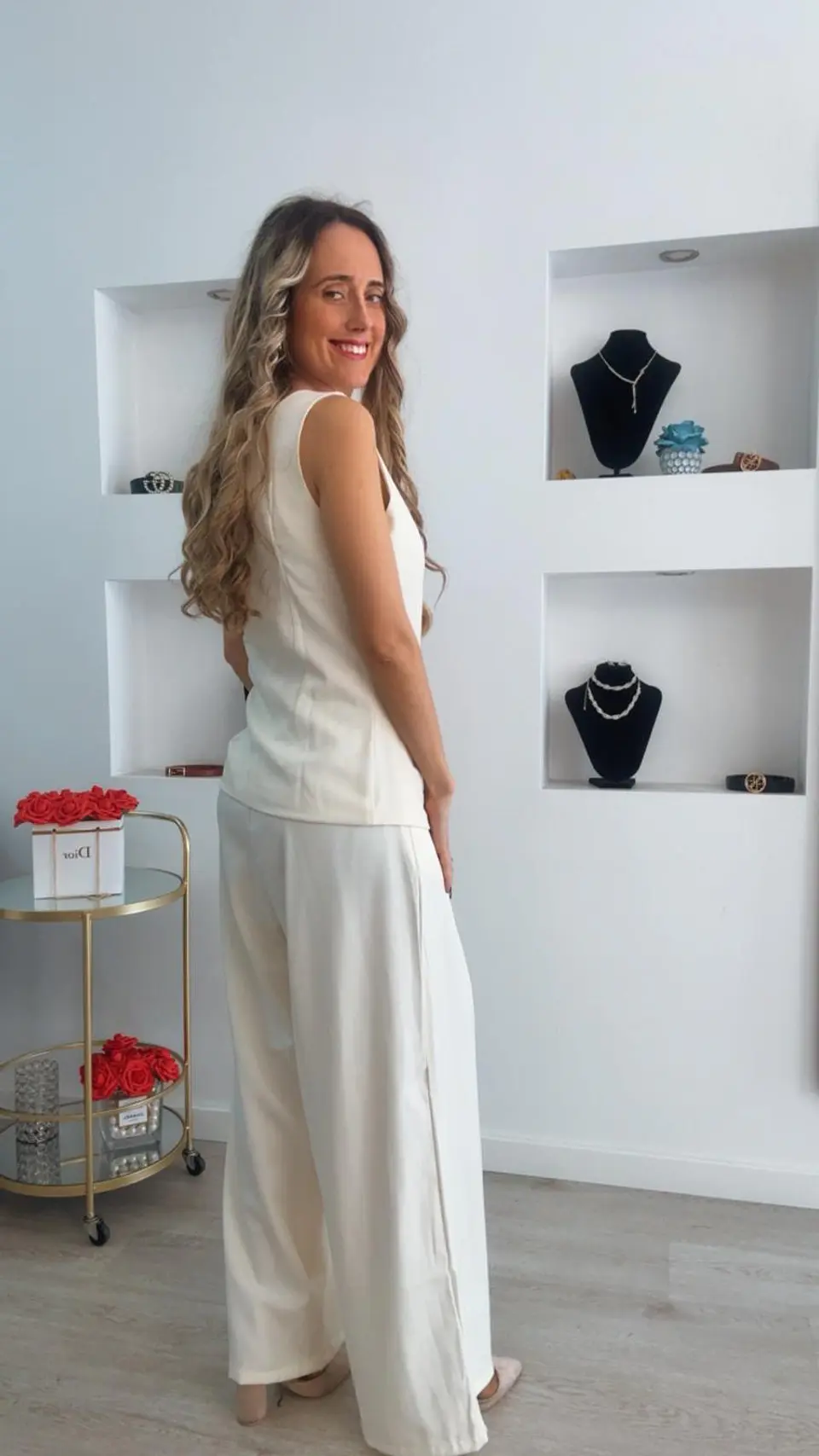 Conjunto colete e calça com detalhe de botões em forma de concha 6