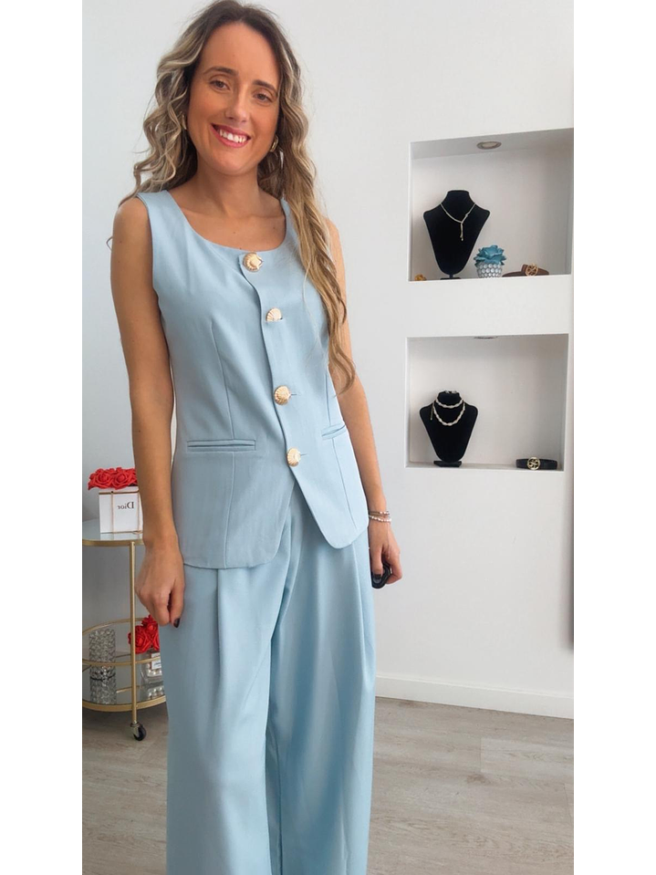 Conjunto colete e calça com detalhe de botões em forma de concha 12