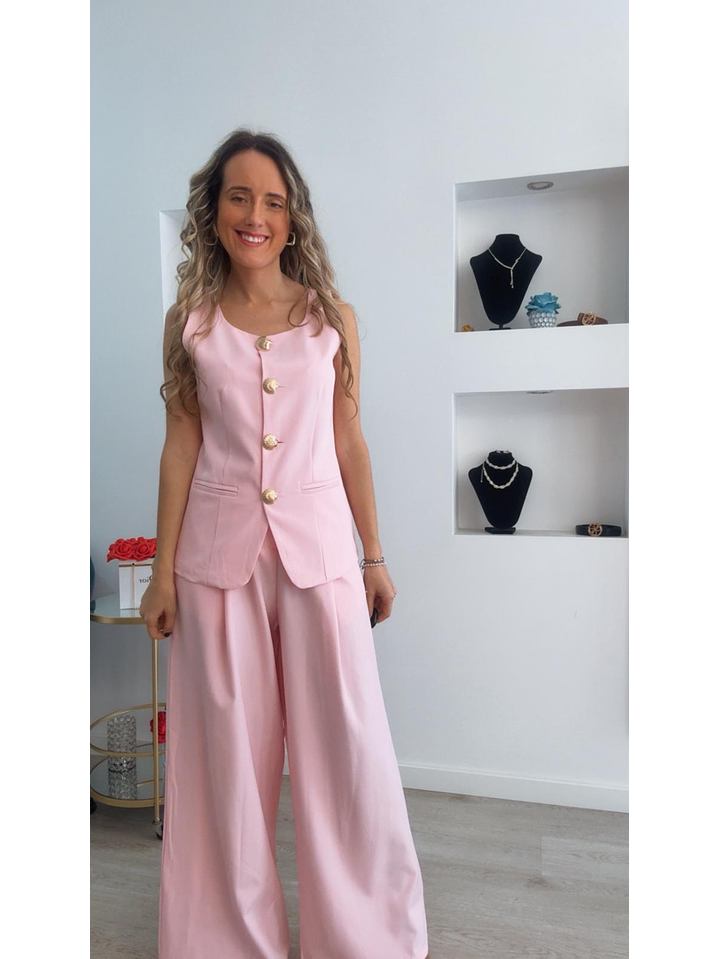 Conjunto colete e calça com detalhe de botões em forma de concha 13