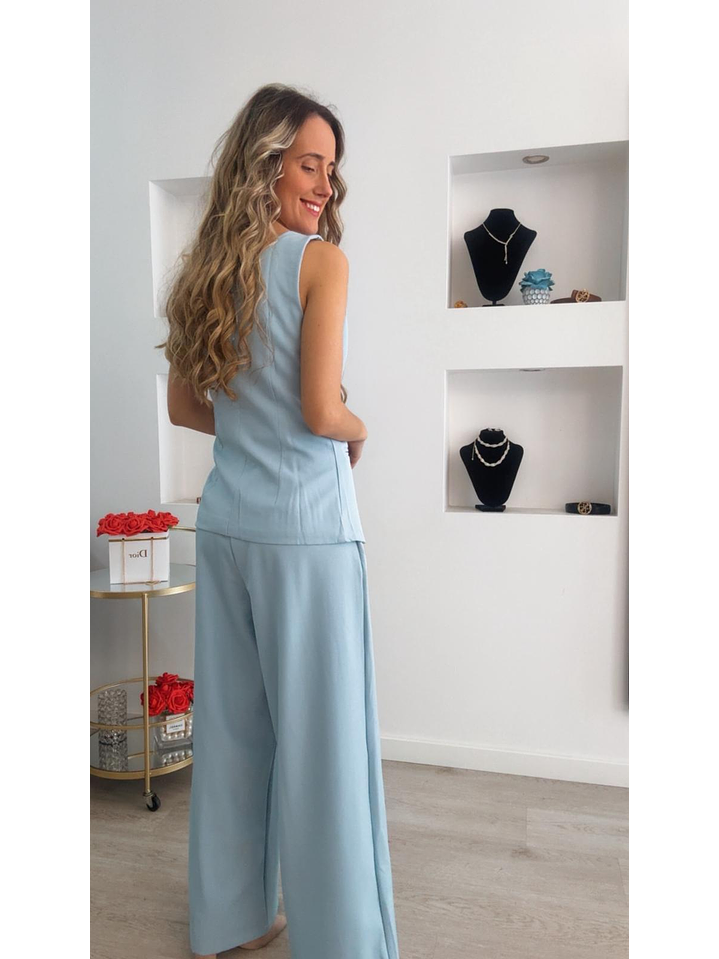 Conjunto colete e calça com detalhe de botões em forma de concha 10