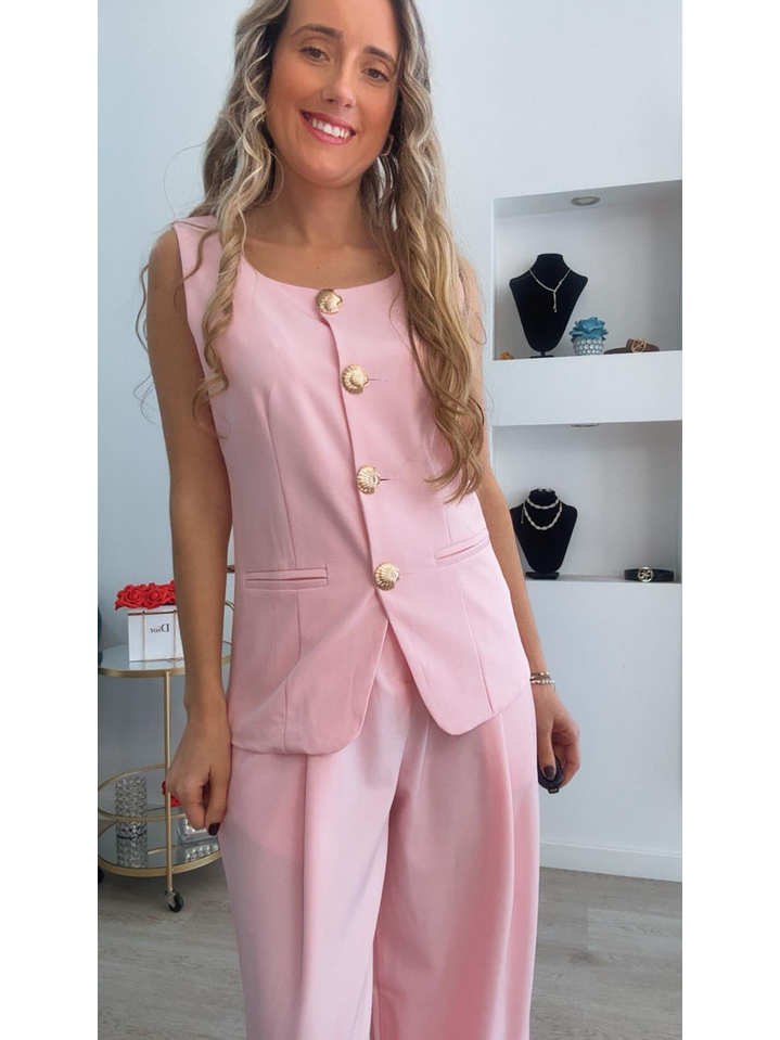 Conjunto colete e calça com detalhe de botões em forma de concha 14