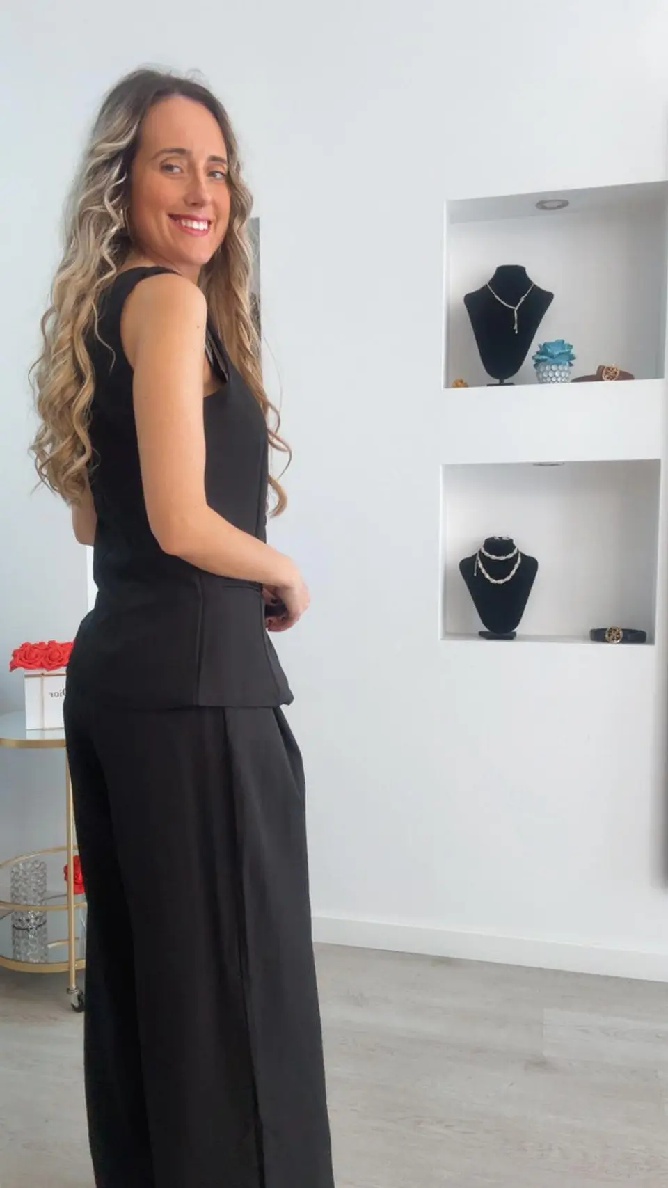 Conjunto colete e calça com detalhe de botões em forma de concha 10