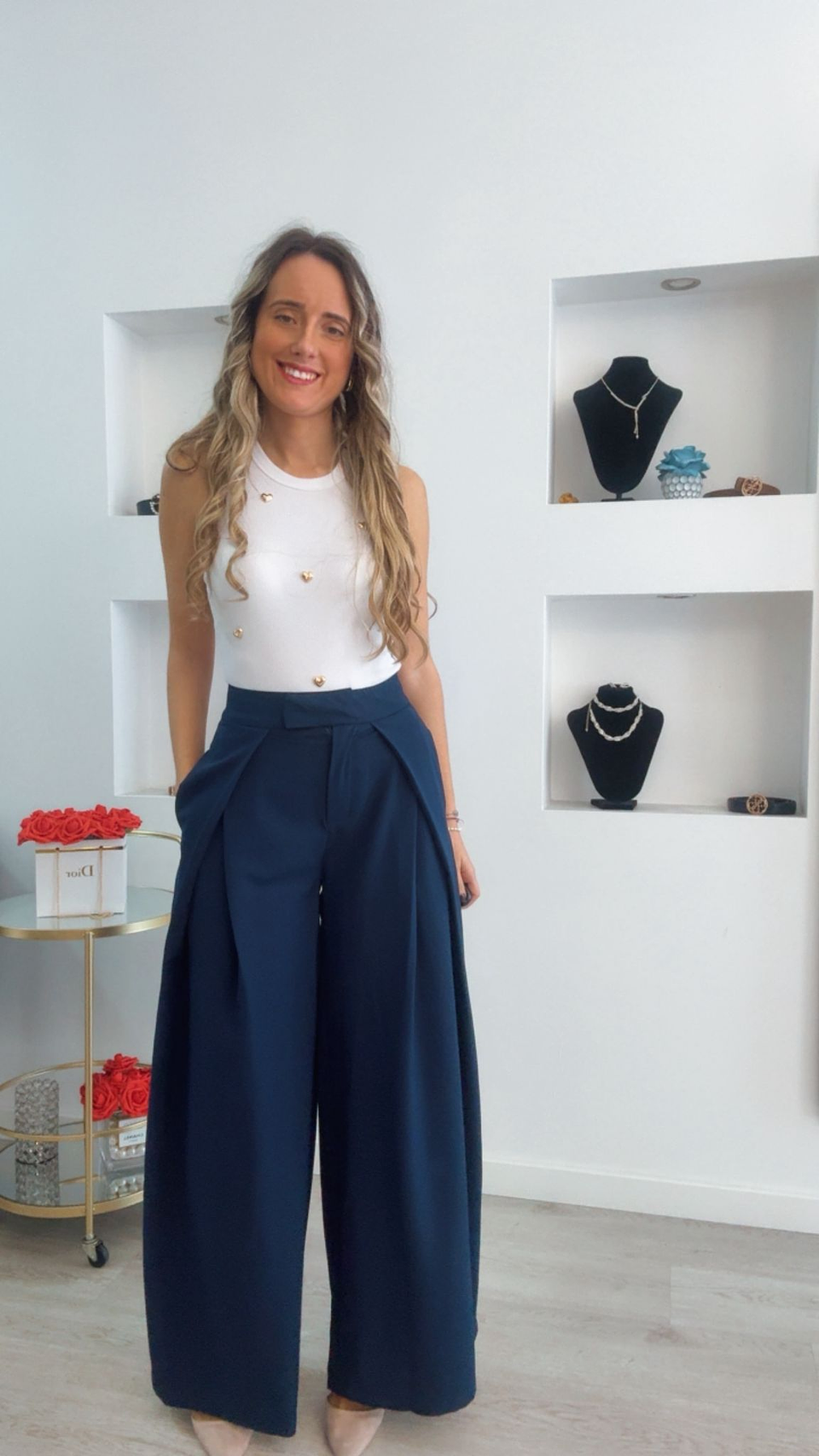 Calça em alfaiataria larga com aberturas 12