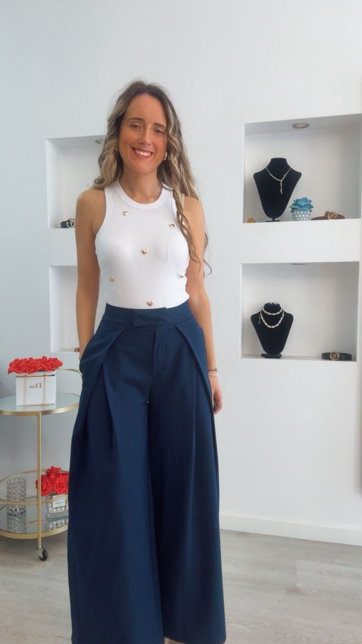 Calça em alfaiataria larga com aberturas 14