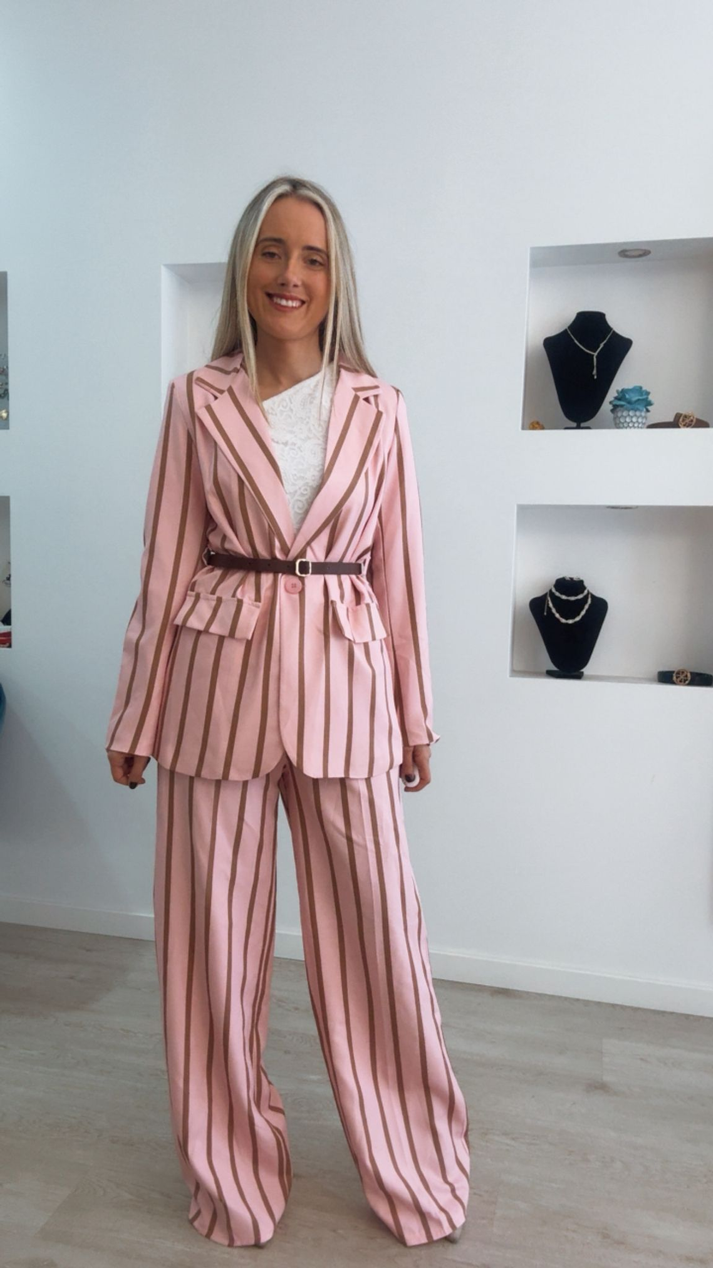 Fato de riscas com cinto incluído - TU 4