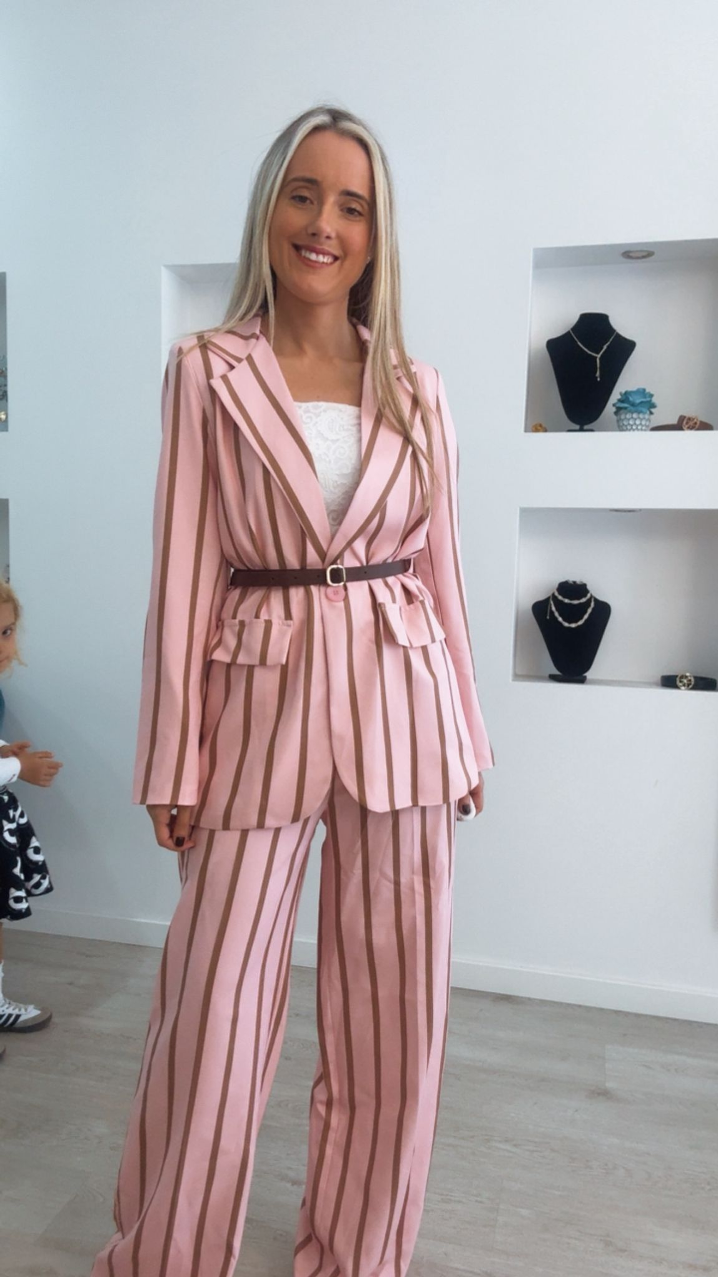 Fato de riscas com cinto incluído - TU 1