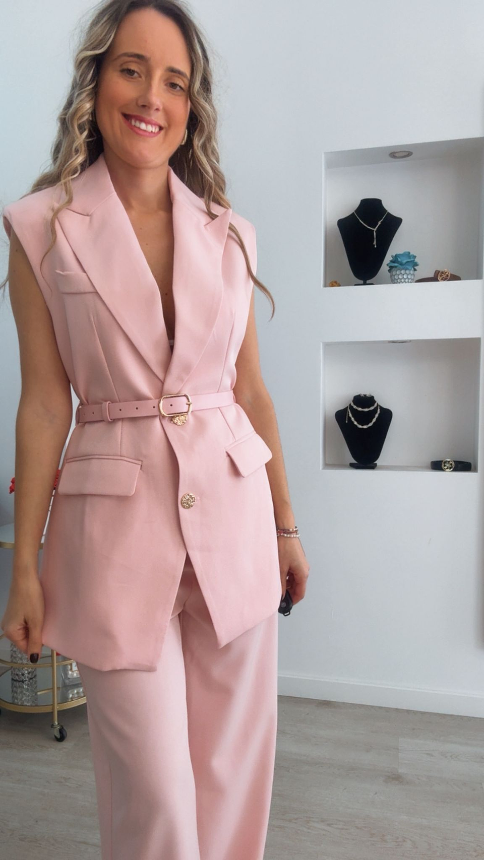 Conjunto de colete comprido e calça com cinto incluído 7