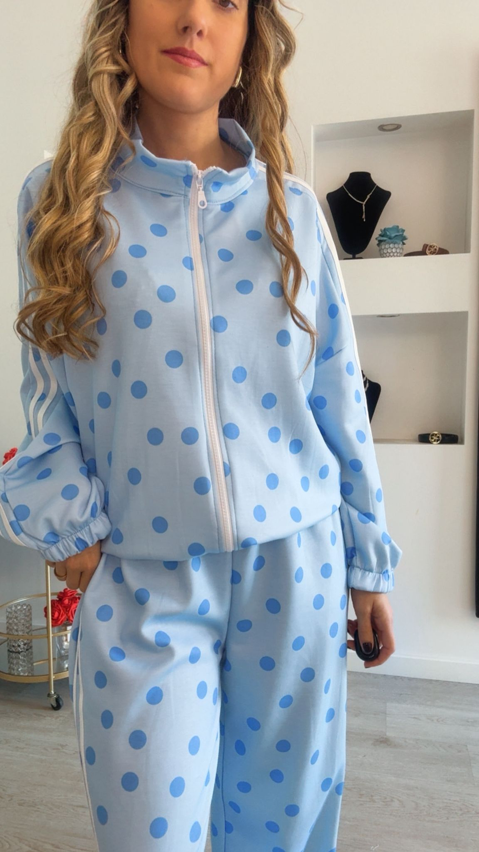 Fato de treino com riscas laterais e bolinhas - TU 3