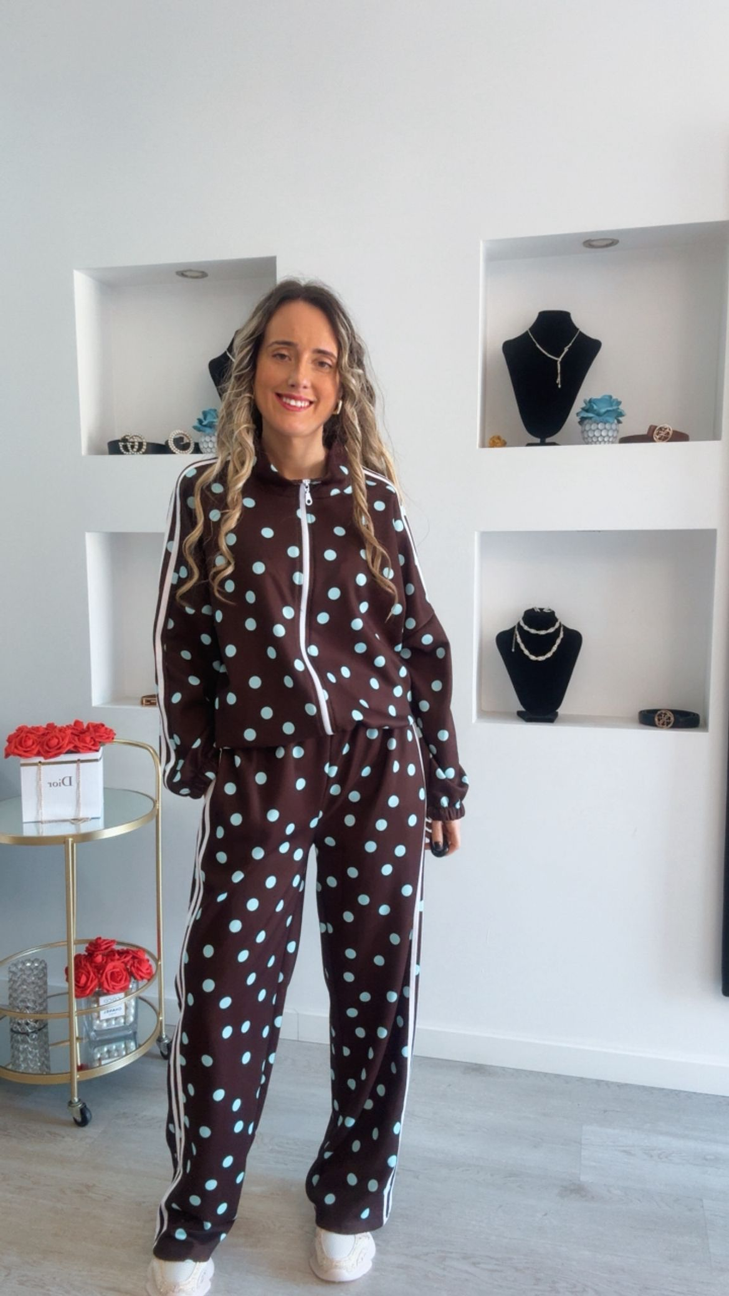 Fato de treino com riscas laterais e bolinhas - TU 6