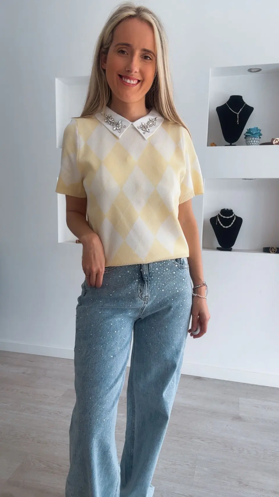 Camisola de manga curta de losangos com brilhantes na gola - TU 4