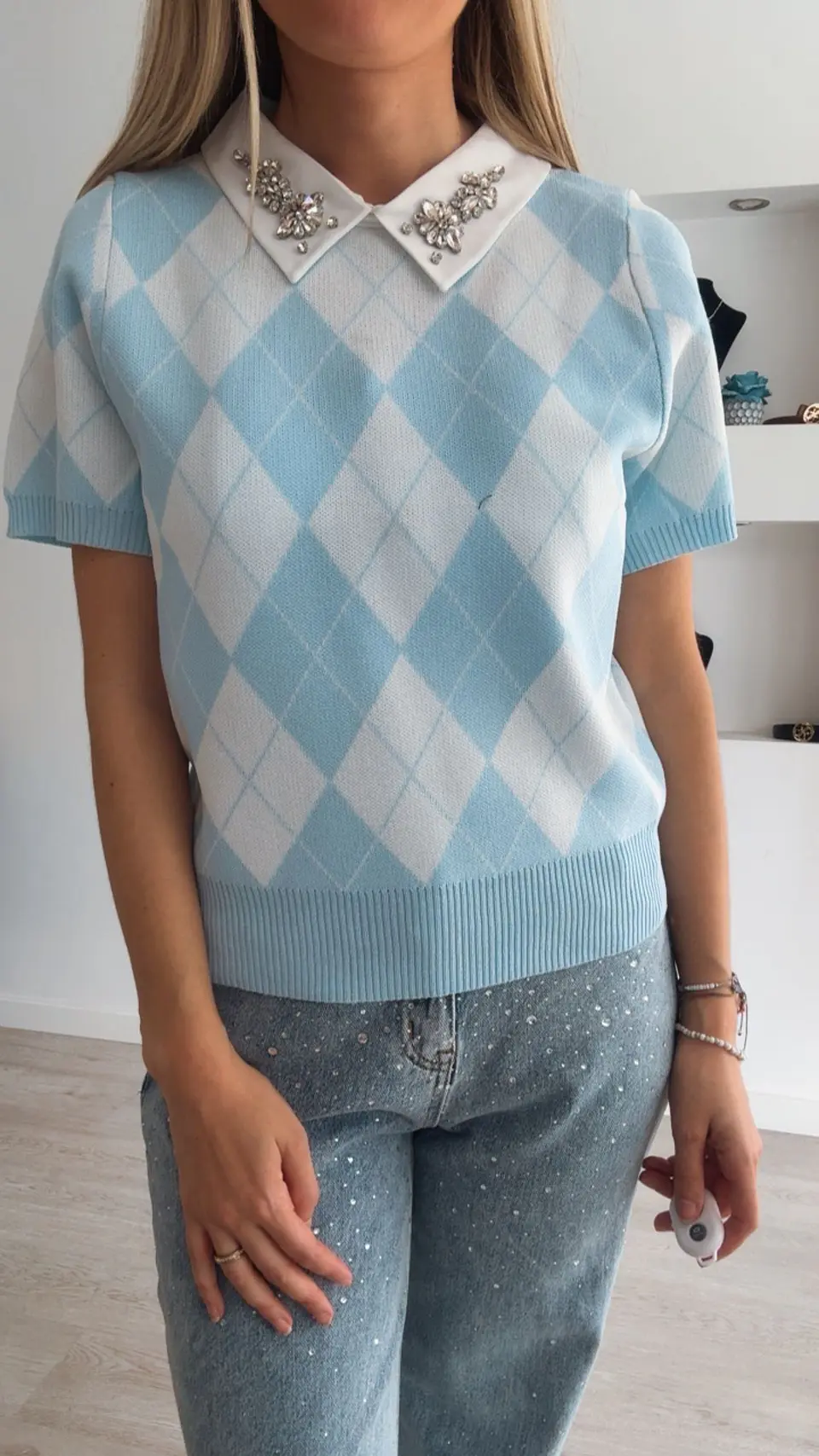 Camisola de manga curta de losangos com brilhantes na gola - TU 6