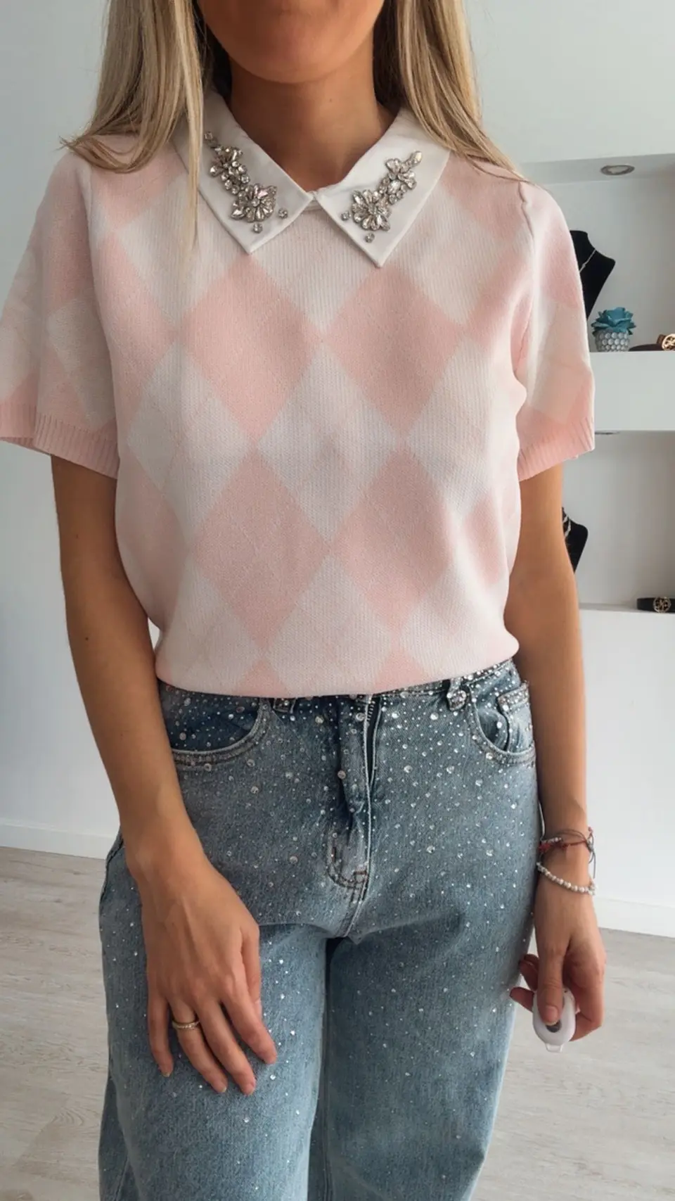 Camisola de manga curta de losangos com brilhantes na gola - TU 10