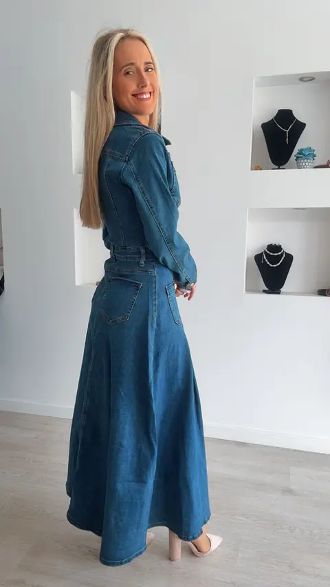 Vestido de ganga de manga comprida com botões dourados