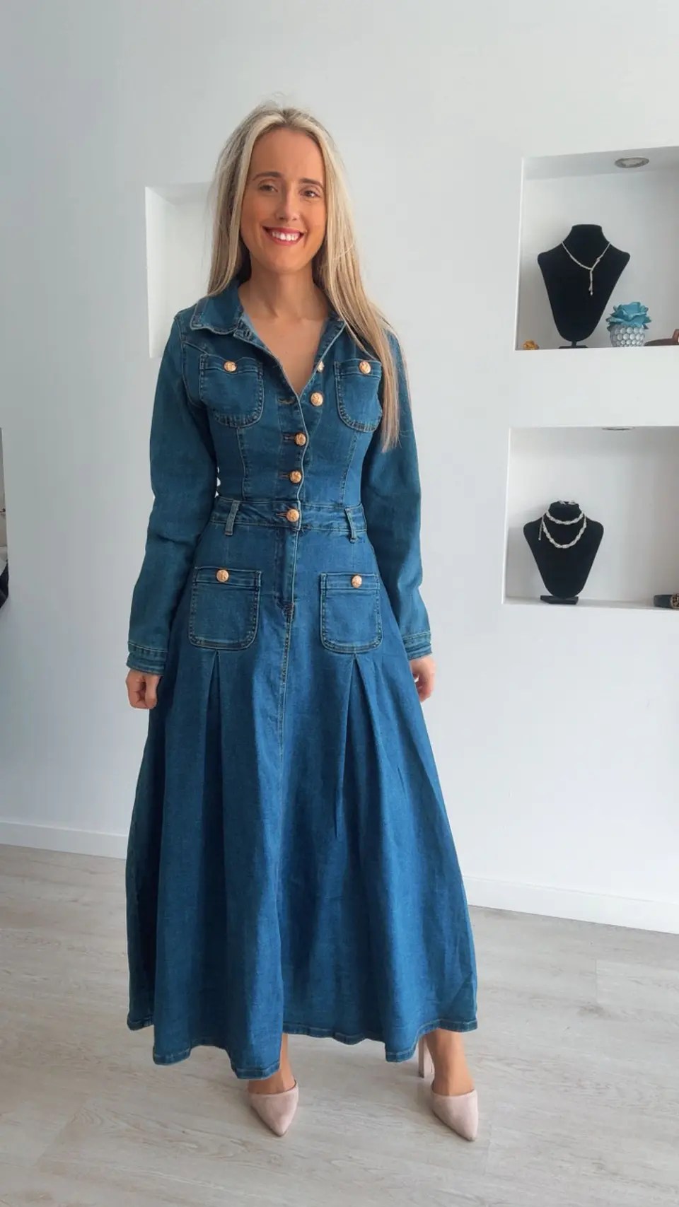 Vestido de ganga de manga comprida com botões dourados 1