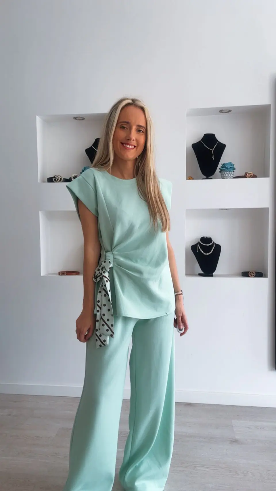 Conjunto com detalhe de laço de cetim com bolinhas - TU 7